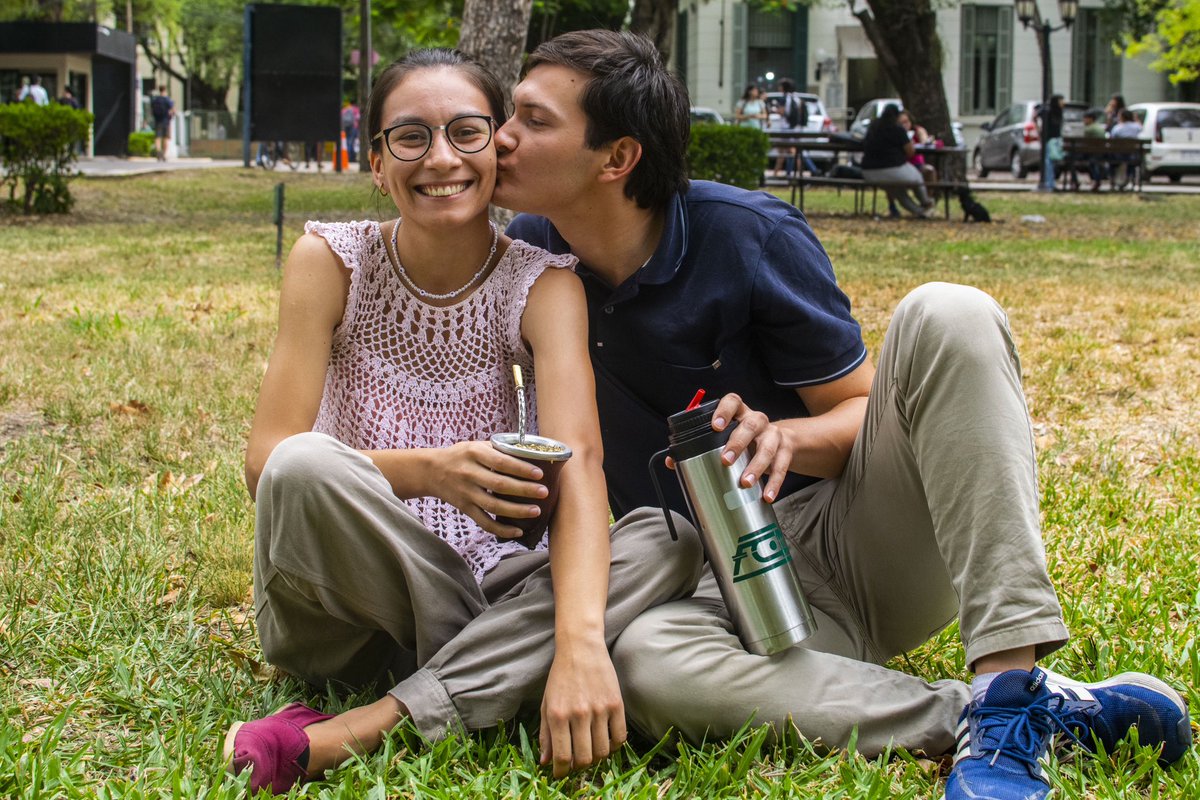 unneargentina's tweet photo. ¡Que levanten la mano las parejitas de la #UNNE! 💘

Les deseamos un feliz día del amor 🫶🏻 https://t.co/q5ku5qEmia