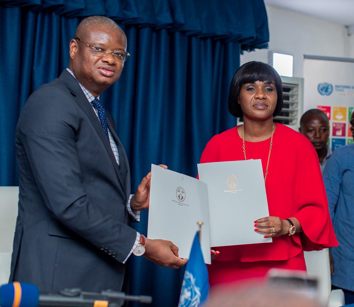 aliouMdia's tweet photo. Signature ce matin entre le Système des Nations Unies @UN_Togo &amp; le Gouv. togolais @GouvTg du nouveau Cadre de Coopération pour le Développement Durable 2023-2026, parfaitement aligné sur les priorités nationales et la Feuille de Route 2025. @UN_SDG @PresidenceTg @PrimatureTogo https://t.co/yejCtEUQNE