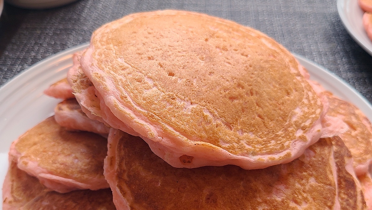 JoyAdare's tweet photo. Happy Valentine's Day friends! 🥰 💕 ❤️ Our family's Valentine's day traditions revolve all around FOOD! 😋 ❤️ We make or order everything heart shaped and pink on this annual day of love 💕 https://t.co/7uINBwkEkD