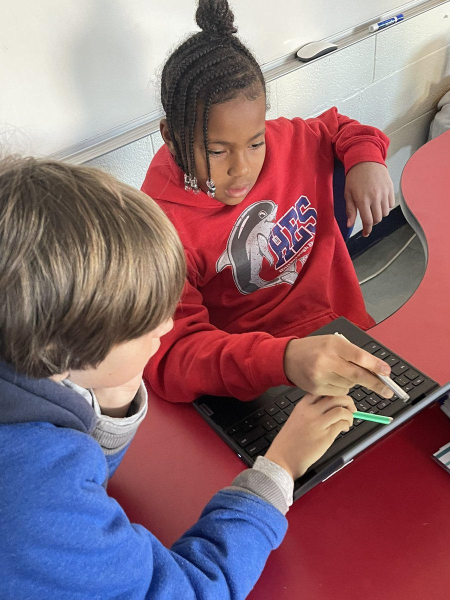 MsMcArthur_MPMS's tweet photo. 💕 Thanks to the KINDNESS of some generous parents we are LOVING doing our digital workplaces with our new stylus pens! 💕 @HESSPLASH https://t.co/6GQpJ71maO