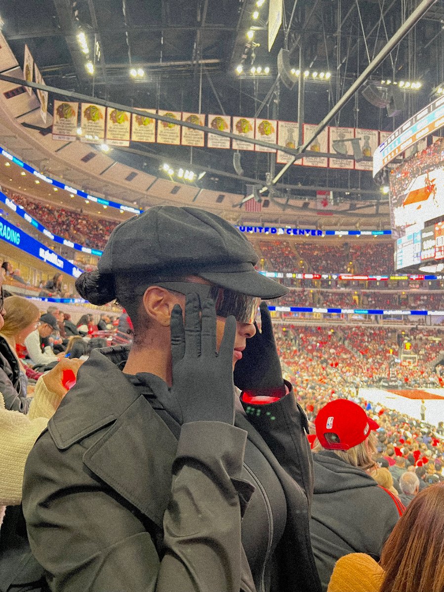 treazurequest's tweet photo. POV a next generation leader in the making at a Chicago Bulls game. ❤️

We made it on TV twice 😂

It’s always a great time with the Chicago 200 fam!

#thechicago200 #leadershipdevelopment #chicagobulls #bullsnation https://t.co/jslNLxYU3j