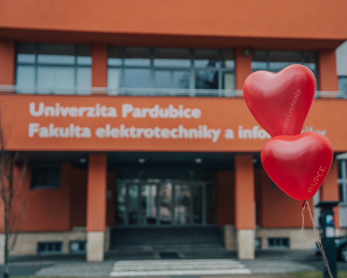 MestoPardubice's tweet photo. ❤️ A je tady svátek zamilovaných a taky začátek letního semestru na Univerzita Pardubice 🎓
📸 Jan Chlad
#upce #UniverzitniMesto https://t.co/3o6BXAFukn