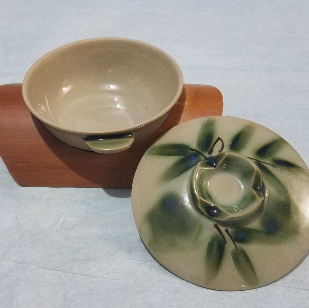 LabelmeposhLLC's tweet image. Here: labelmeposh.com/ols/products/3…
Signed vintage Japanese hand carved bamboo serving dish.
labelmeposh.com 
#labelmeposh #Japanese #servingdish #cookware #thrift