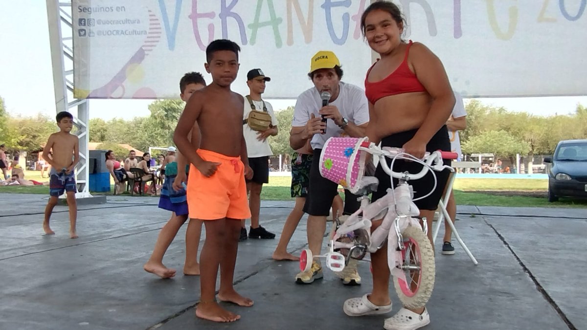 UOCRACultura's tweet photo. ⛱️ ¿Viniste el domingo a disfrutar de #Veranearte?
Se presentaron los Títere Tubers 😎, hubo sorteos y mucha diversión.
▪️ Te esperamos el próximo domingo con más opciones.
@construirtv @uocra @fundacionuocra @juventud_uocra https://t.co/OGnOc715Ty