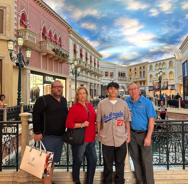 Eddie_Insurance's tweet photo. Some memories of our last family trip #family #lasvegas #trip #insuranceguy https://t.co/dp5RroVNrw