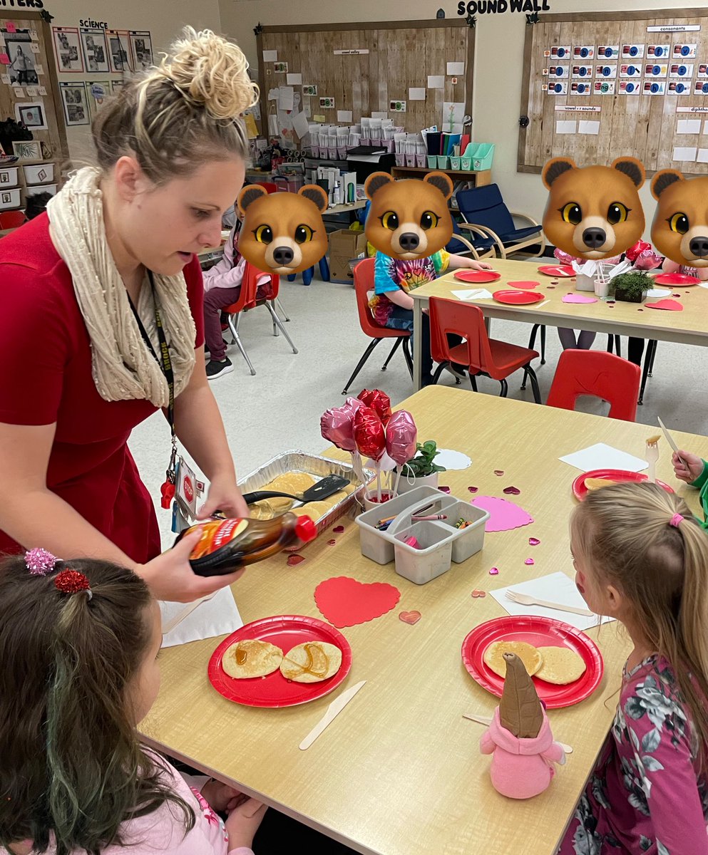 SirIsaacBrockPS's tweet photo. These amazing educators made a little Friendship celebration for their classes this morning. @Kaylasword1 &amp; Ms. McBurney you make learning so fun! https://t.co/9X1qQiwQIw