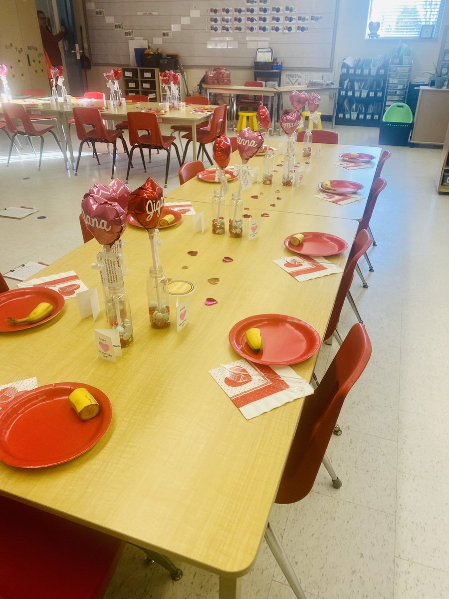 SirIsaacBrockPS's tweet photo. These amazing educators made a little Friendship celebration for their classes this morning. @Kaylasword1 &amp; Ms. McBurney you make learning so fun! https://t.co/9X1qQiwQIw