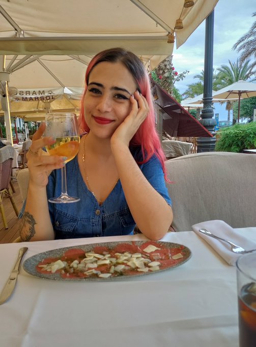 Salud y feliz semana a todos💋 https://t.co/Rd9JCAUFc1