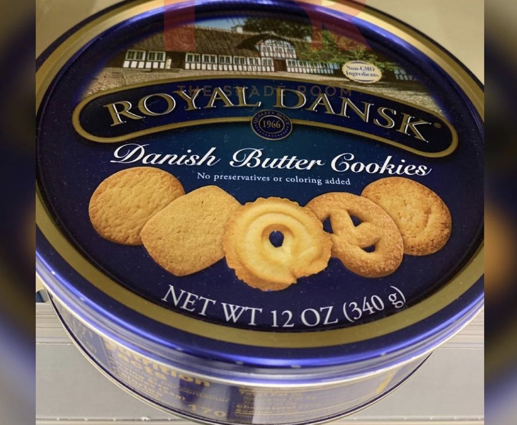 ImmortalTech's tweet photo. Not gonna lie. For most of my childhood I had no idea this was a box for cookies. I always thought it was a creative design that sowing stuff like needles and thread came in because my Mom, Grandma and all of my aunts had one and it was full of tailoring supplies! LOL https://t.co/Huuy8z7o53