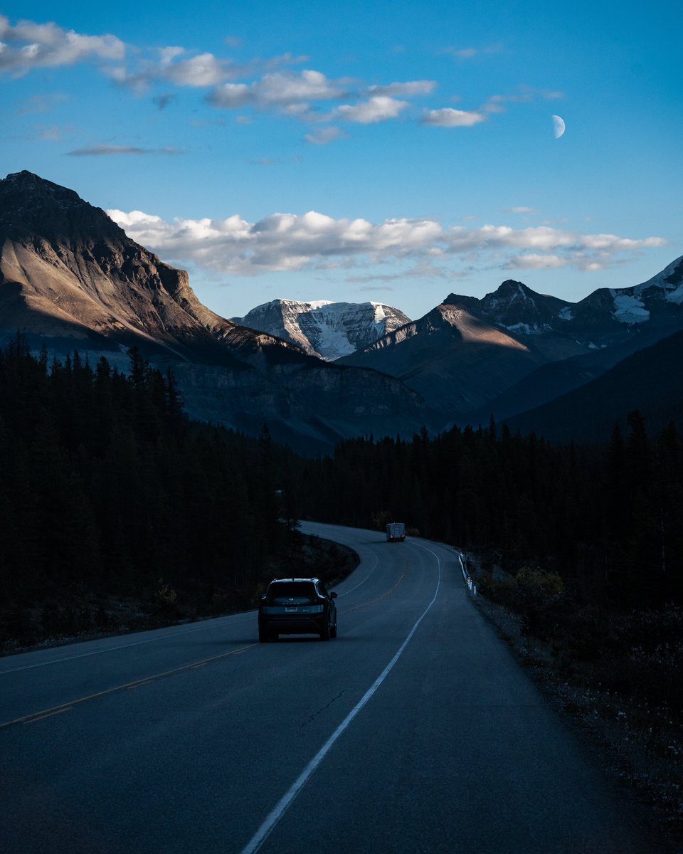 summitseeker196's tweet photo. Peaceful drives down the Icefields Parkway 😊 #Banff #TravelAlberta https://t.co/oVzQzMy1AM