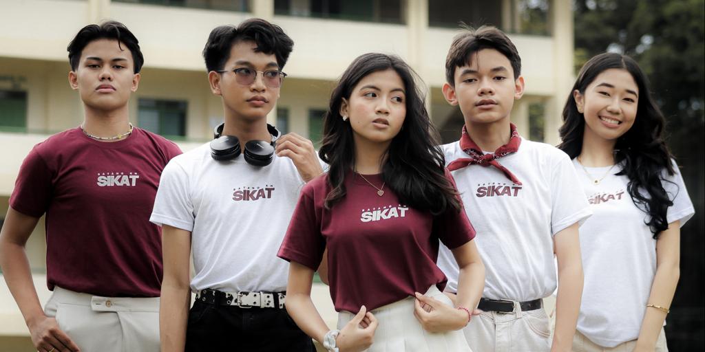 knchssslg's tweet photo. 𝗦𝘁𝗿𝗲𝘀𝘀𝗲𝗱 𝗮𝗯𝗼𝘂𝘁 𝘄𝗵𝗮𝘁 𝘁𝗼 𝘄𝗲𝗮𝗿 𝗳𝗼𝗿 𝘁𝗵𝗲 𝘂𝗽𝗰𝗼𝗺𝗶𝗻𝗴 𝗕𝗮𝘁𝗮𝗻𝗴 𝗞𝗡 𝗙𝗲𝘀𝘁𝗶𝘃𝗮𝗹?

Well, we heard you! The 𝙆𝙉𝘾𝙃𝙎 𝙎𝙄𝙆𝘼𝙏 merch will surely be the perfect answer! 

You may still avail the merch at the SSG Office.

#KNCHSSSG
#BATANGKN https://t.co/ESwUihzX9y