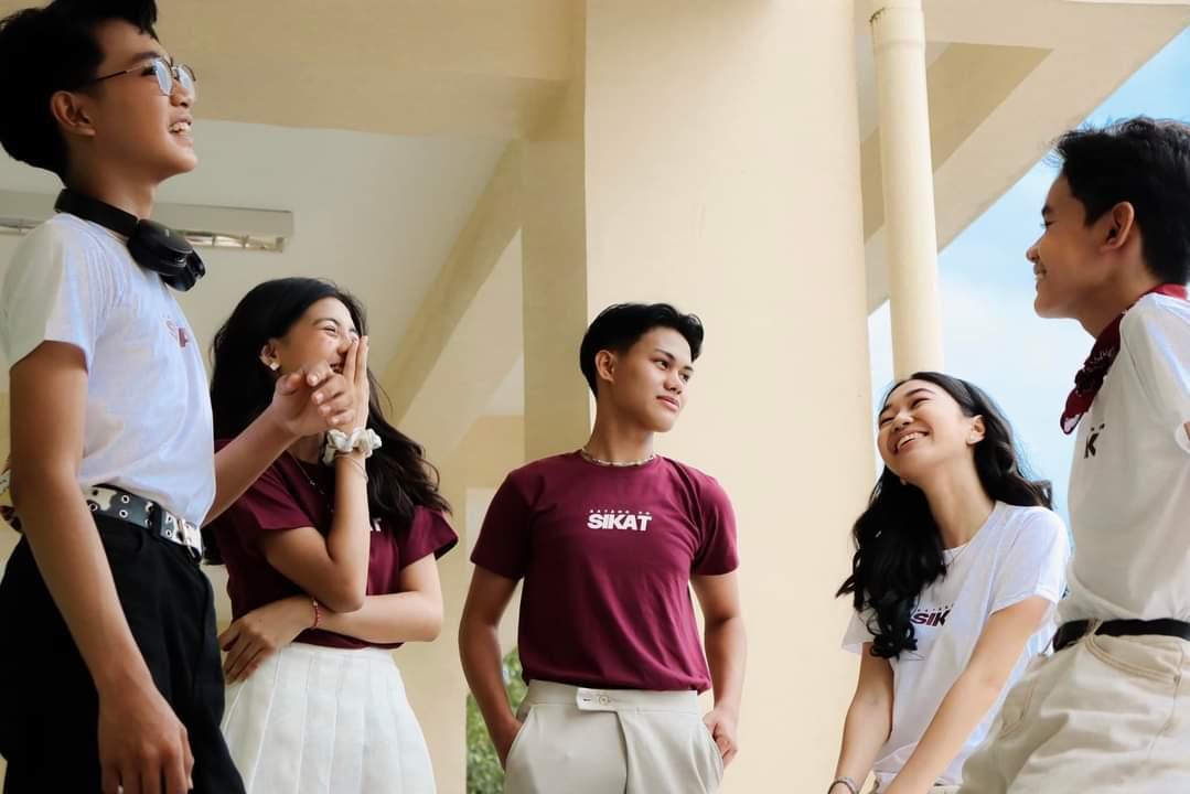 knchssslg's tweet photo. 𝗦𝘁𝗿𝗲𝘀𝘀𝗲𝗱 𝗮𝗯𝗼𝘂𝘁 𝘄𝗵𝗮𝘁 𝘁𝗼 𝘄𝗲𝗮𝗿 𝗳𝗼𝗿 𝘁𝗵𝗲 𝘂𝗽𝗰𝗼𝗺𝗶𝗻𝗴 𝗕𝗮𝘁𝗮𝗻𝗴 𝗞𝗡 𝗙𝗲𝘀𝘁𝗶𝘃𝗮𝗹?

Well, we heard you! The 𝙆𝙉𝘾𝙃𝙎 𝙎𝙄𝙆𝘼𝙏 merch will surely be the perfect answer! 

You may still avail the merch at the SSG Office.

#KNCHSSSG
#BATANGKN https://t.co/ESwUihzX9y