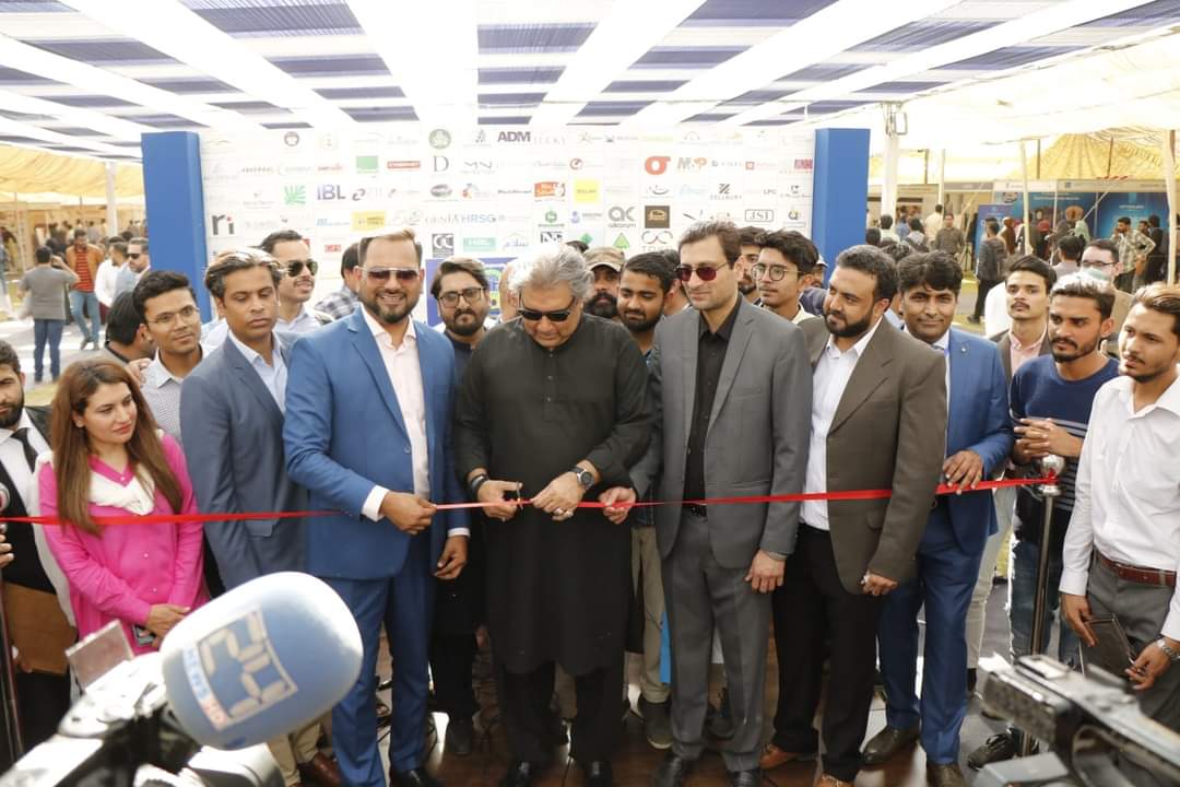 TeamArsalanTaj's tweet photo. تحریک انصاف سندھ صدر @AliHZaidiPTI کی جانب سے #icmajobfair کا باقاعدہ افتتاح اس موقع پر ترجمان تحریک انصاف سندھ @ArsalanGhumman بھی موجود۔
دونوں نے Fair پر موجود اسٹالز کا دورہ کیا اور مختلف فیلڈ کے نوجوانوں سے بات چیت کی۔
#TeamATG
#karachi
#ICMAjobfair https://t.co/wUx0khgwjU