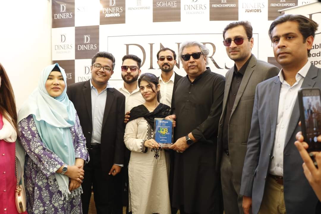 TeamArsalanTaj's tweet photo. تحریک انصاف سندھ صدر @AliHZaidiPTI کی جانب سے #icmajobfair کا باقاعدہ افتتاح اس موقع پر ترجمان تحریک انصاف سندھ @ArsalanGhumman بھی موجود۔
دونوں نے Fair پر موجود اسٹالز کا دورہ کیا اور مختلف فیلڈ کے نوجوانوں سے بات چیت کی۔
#TeamATG
#karachi
#ICMAjobfair https://t.co/wUx0khgwjU