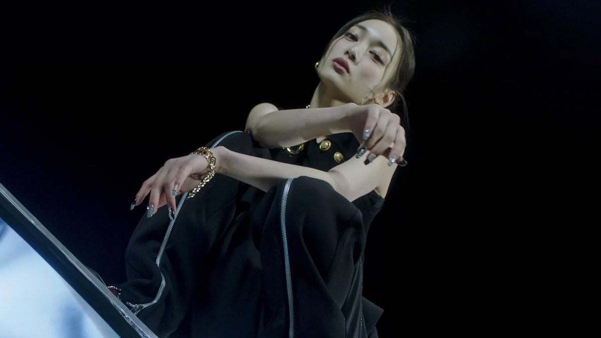 jurinpic's tweet photo. jurin in xg’s music videos https://t.co/pypRsW9xSu