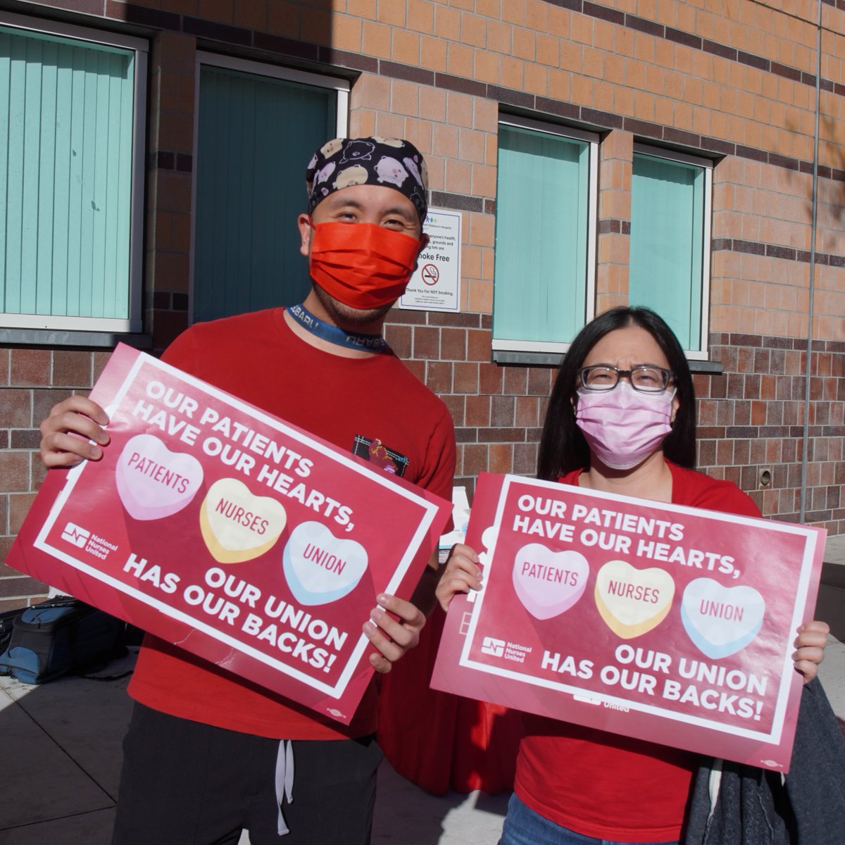 NationalNurses's tweet photo. 💖💛💙 Our patients have our hearts. Our union has our backs! 💙💛💖

Nurses make it clear this #ValentinesDay: We are committed to partnering with our patients — not our bosses — to win the protections we all deserve! https://t.co/ZK9Ozj2H67