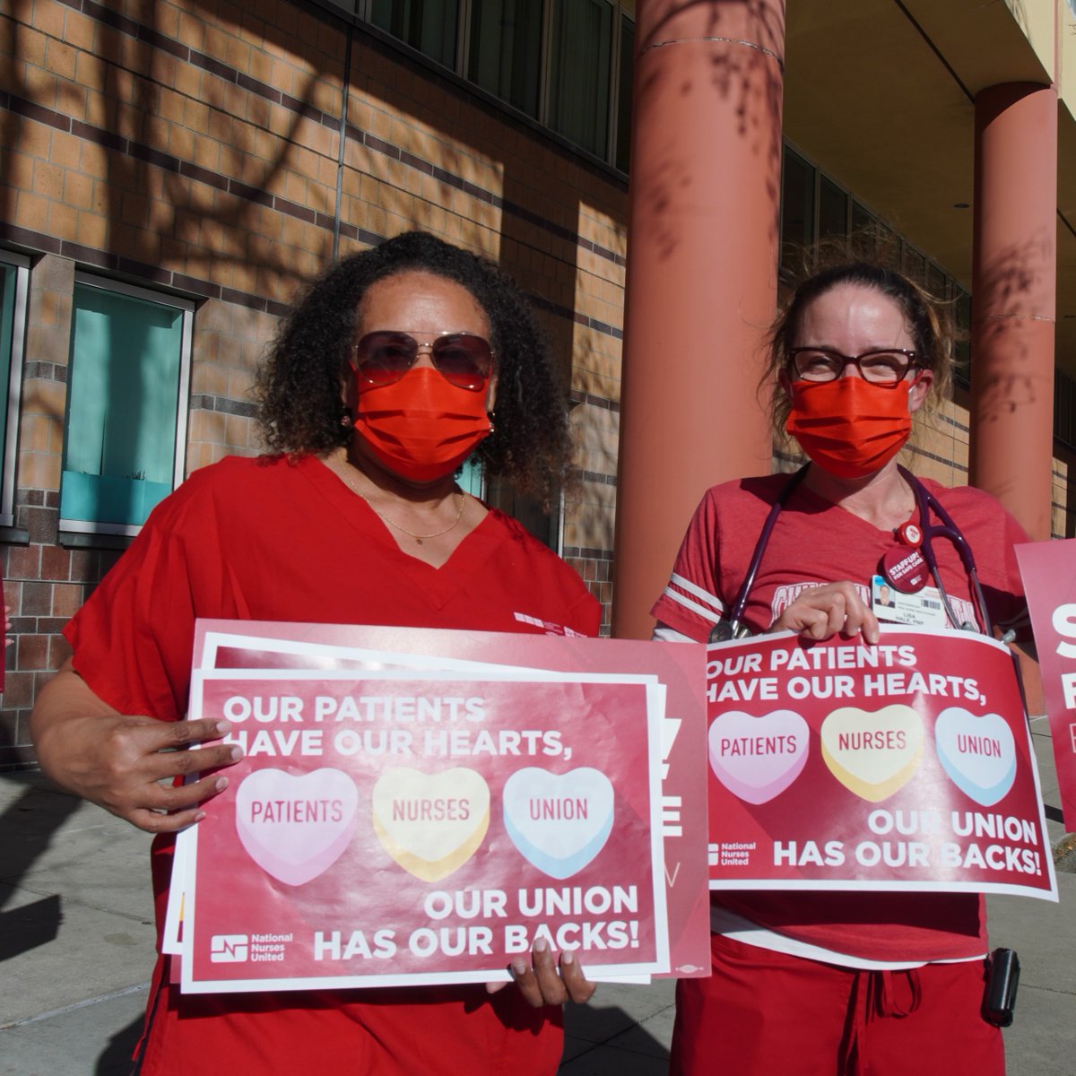NationalNurses's tweet photo. 💖💛💙 Our patients have our hearts. Our union has our backs! 💙💛💖

Nurses make it clear this #ValentinesDay: We are committed to partnering with our patients — not our bosses — to win the protections we all deserve! https://t.co/ZK9Ozj2H67