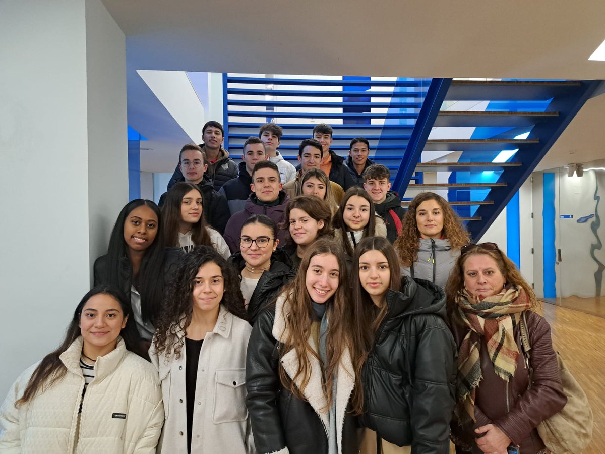 TSXGalicia's tweet photo. Os órganos xudiciais de #Galicia seguen recibindo visitas de centros educativos, entre elas, a do alumnado de 1º de Bacharelato do IES San Xoán Montes de #Lugo, que asistiu a xuízos do Xulgado de Instrución nº2 e a unha sesión do dobre crime do #CashRecord na Audiencia Provincial https://t.co/hgOvQYw78N