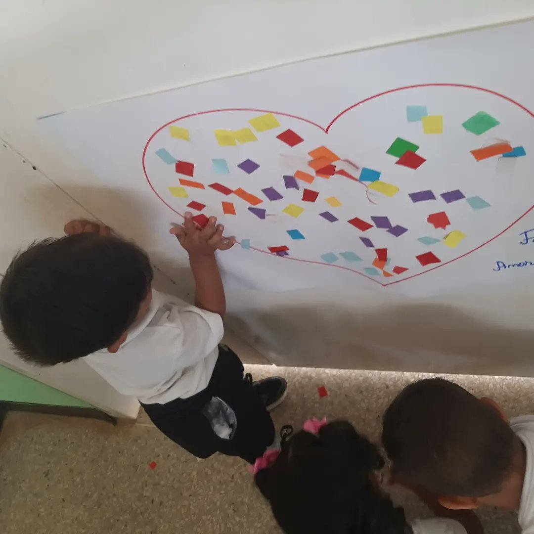 CEISNINOFELIZ's tweet photo. El amor es mucho colores, así lo manifestaron los niños y niñas de Simoncito Comunitario 
@NicolasMaduro
@MPPEDUCACION
@_LaAvanzadora
@SenifaOficial
@senifalcon
@Falcon_Educa
@MarelysCastroR
@GobVictorClark https://t.co/0YRmmPrFDi