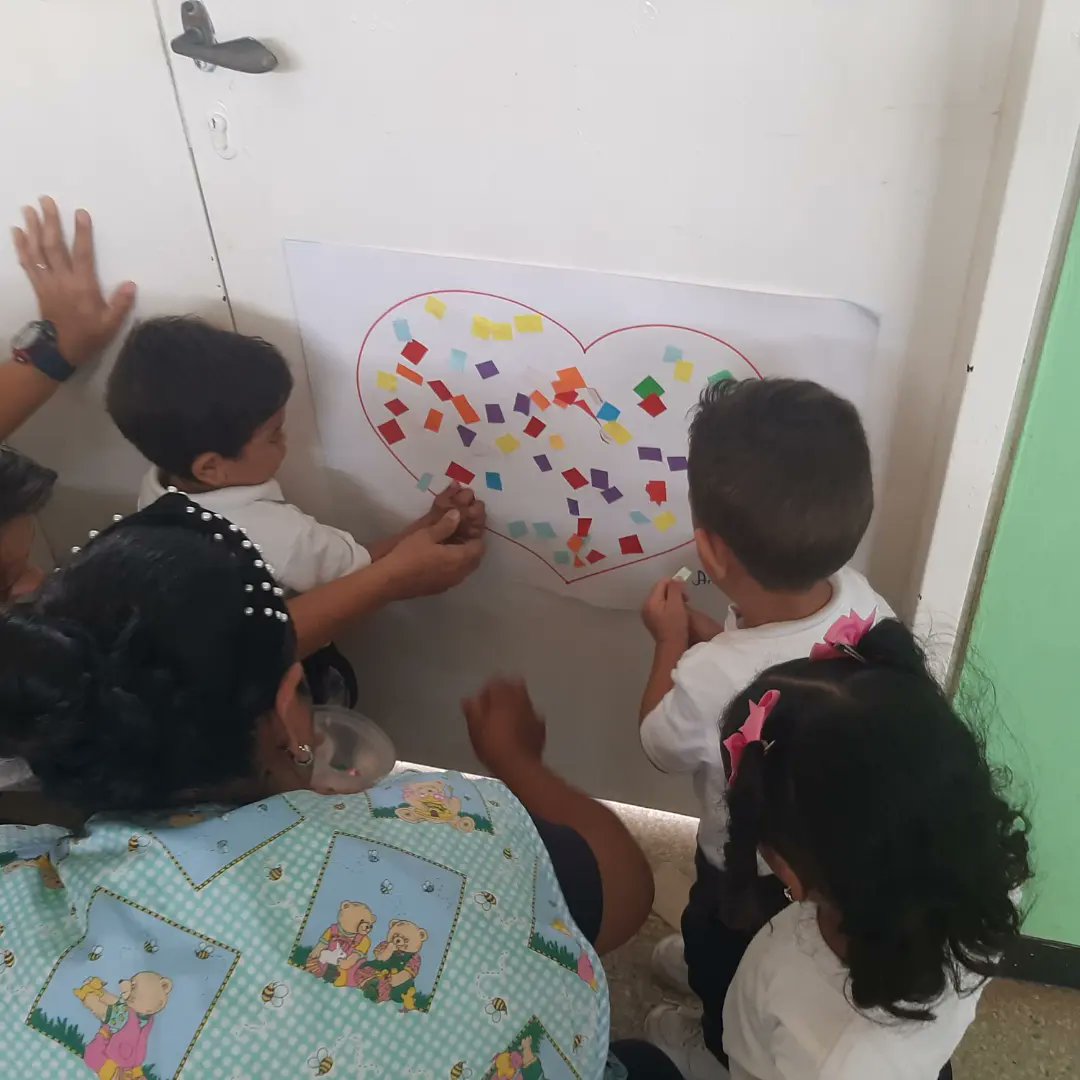 CEISNINOFELIZ's tweet photo. El amor es mucho colores, así lo manifestaron los niños y niñas de Simoncito Comunitario 
@NicolasMaduro
@MPPEDUCACION
@_LaAvanzadora
@SenifaOficial
@senifalcon
@Falcon_Educa
@MarelysCastroR
@GobVictorClark https://t.co/0YRmmPrFDi