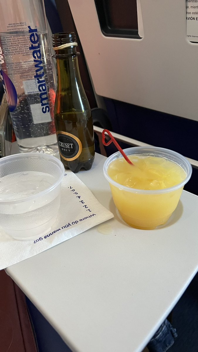 WeKnowLasVegas's tweet photo. Happy Valentine’s Day! Thanks for the free drinks @southwestair https://t.co/fzO2m6GVd6