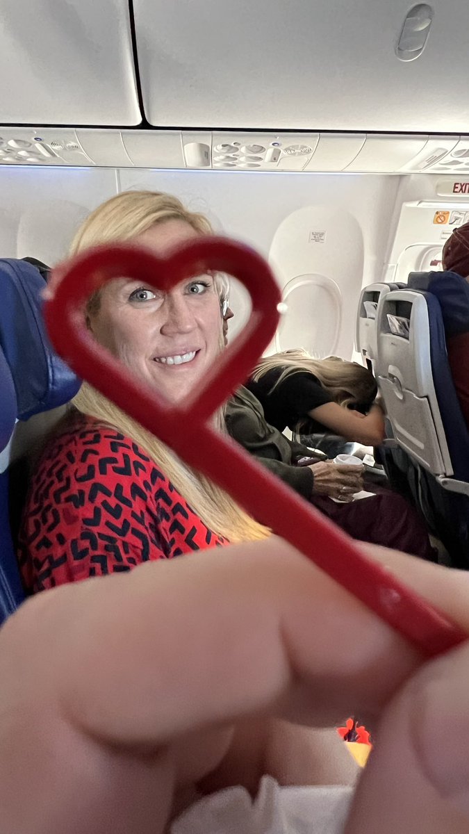 WeKnowLasVegas's tweet photo. Happy Valentine’s Day! Thanks for the free drinks @southwestair https://t.co/fzO2m6GVd6