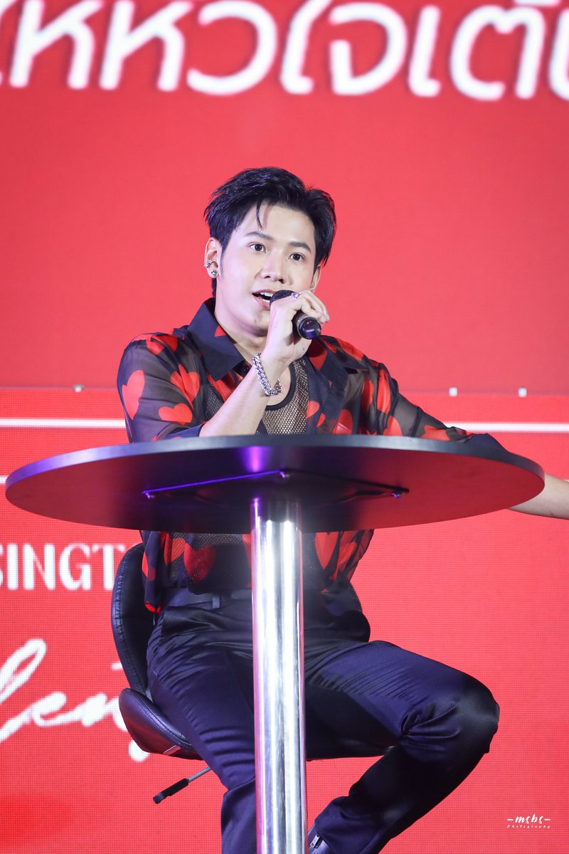__moonandsun's tweet photo. ตาแป๋วสุด น่าร้ากกกก

#SingtoPrachaya 
#ValentineWithSingto https://t.co/wYmNRjYt4p