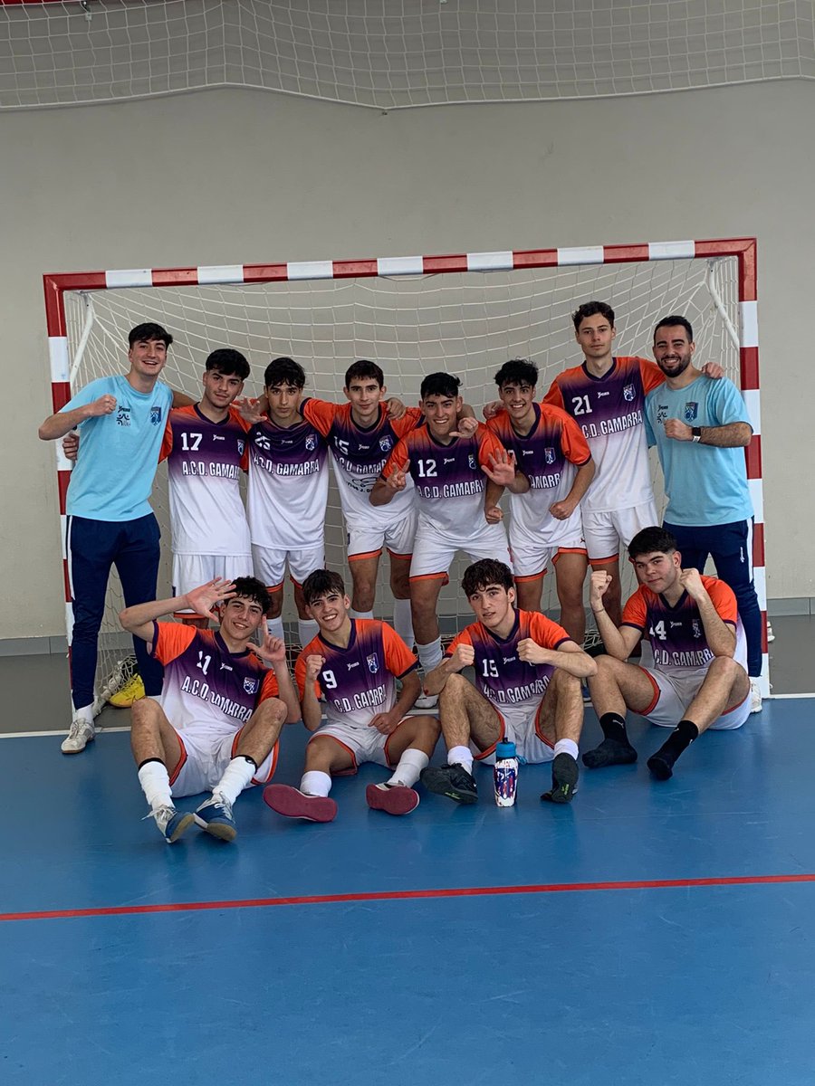 CD_Gamarra's tweet photo. El Juvenil B de Enri e Izquierdo consiguió una importantísima victoria en casa ante un gran @FMalacitano, que quiere estar en los puestos de playoffs.
Partidazo de los nuestros, que hizo vibrar al Jesuitinas en la mañana del domingo.

⚽ Duarte (2), Raúl (2), Pérez (2), Guille. https://t.co/vxJXBesGpg