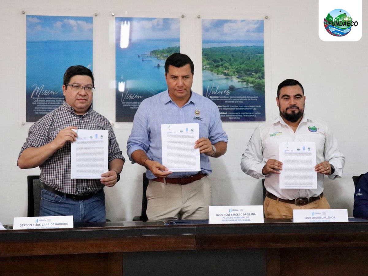 fundaecoguate's tweet photo. #NOTICIAS 🌳💧🤝#FUNDAECO en #Izabal encabezado por el Ing. Otto Palencia, firmó un Convenio de Trabajo con la @muni_barrios y el @marngt para la protección de los #bosques y la #microcuenca del #RíoLasEscobas. Nota completa👉 https://t.co/ju3qlgnoTw #GEF @theGEF https://t.co/M0NycsarYG