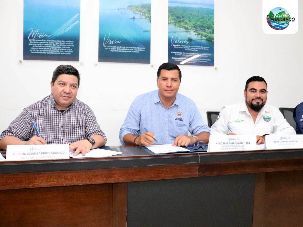 fundaecoguate's tweet photo. #NOTICIAS 🌳💧🤝#FUNDAECO en #Izabal encabezado por el Ing. Otto Palencia, firmó un Convenio de Trabajo con la @muni_barrios y el @marngt para la protección de los #bosques y la #microcuenca del #RíoLasEscobas. Nota completa👉 https://t.co/ju3qlgnoTw #GEF @theGEF https://t.co/M0NycsarYG