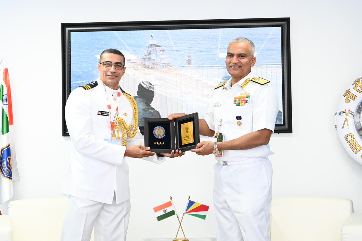 SpokespersonNavy (@indiannavy) on Twitter photo On the sidelines of #AeroIndia2023 Adm R Hari Kumar #CNS was delighted to meet Lt Col Didace Hoareau, Commandant, Mil Trg & Support Centre, #Seychelles & reviewed ongoing Defence Cooperation engagements & exchanged views on strengthening #MaritimeSecurity.
<a href="/SeyDefence/">Seychelles Defence Forces</a> On the sidelines of #AeroIndia2023 Adm R Hari Kumar #CNS was delighted to meet Lt Col Didace Hoareau, Commandant, Mil Trg & Support Centre, #Seychelles & reviewed ongoing Defence Cooperation engagements & exchanged views on strengthening #MaritimeSecurity.
<a href="/SeyDefence/">Seychelles Defence Forces</a>