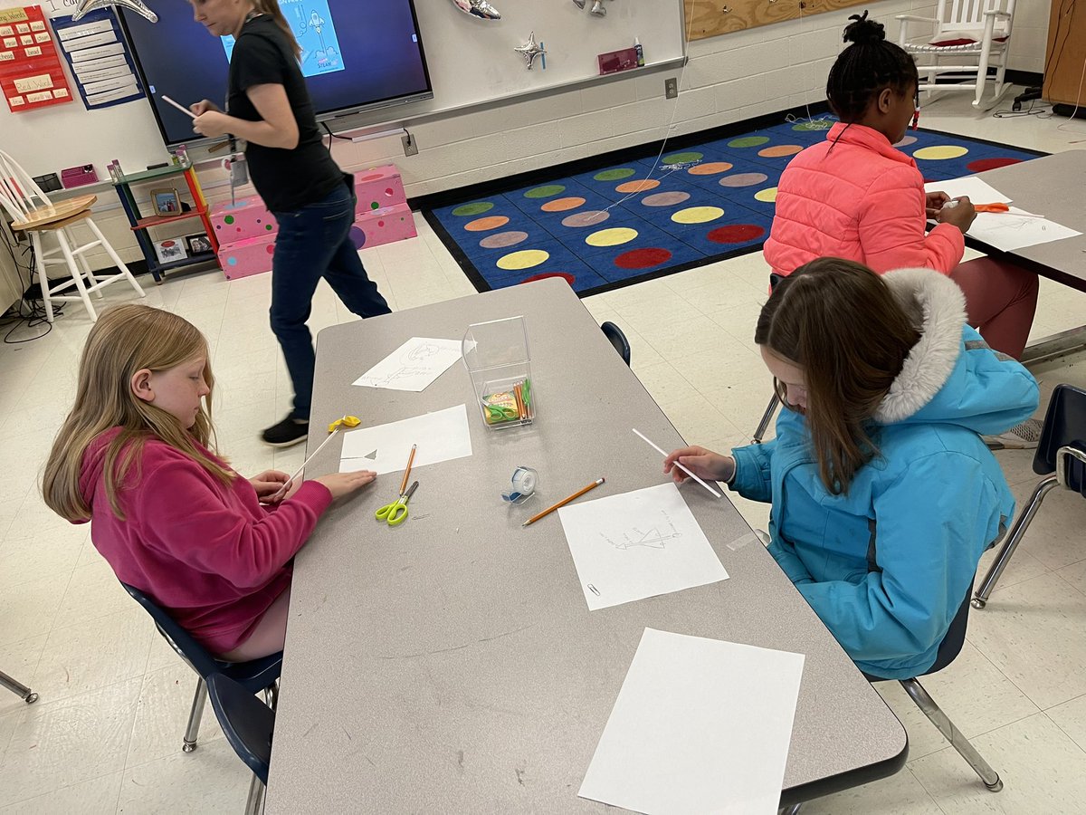 DrakeGes's tweet photo. STEAM Camp Day 1 - Balloon Rocket Design.  What a great time being creative and trying and failing and learning! @Glanton_Gators @glantongators @GES_ErinHicks @CowetaSchools https://t.co/FmIBv9sSNT