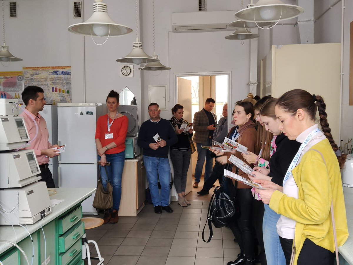 HO_FOOD_Project's tweet photo. Today, the IBPRS team responsible for WP4 and WP7 organized a dissemination activity about @HO_FOOD_Project. The IBPRS team introduced the aim and content of @HO_FOOD_Project to people from Polish agricultural advisory centres. They also got a flyer about @HO_FOOD_Project. https://t.co/JSSs2veOww