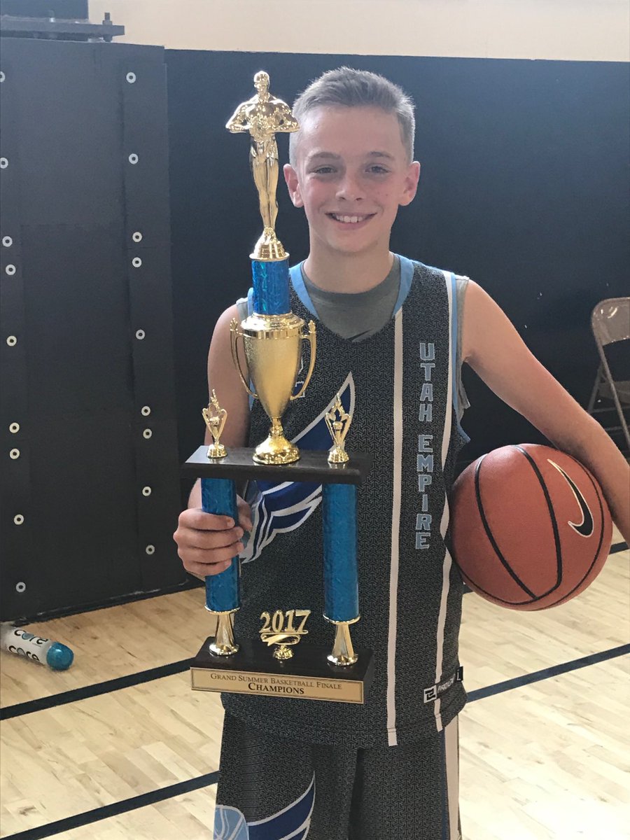 Senior Shout Out
CANNON JENSON

Favorite basketball memory:
Section 7 with the team junior and senior year, playing in the cardinals stadium

Lesson learned from basketball:
teamwork, togetherness, fighting through adversity

Advice to younger players:
Work harder than everyone