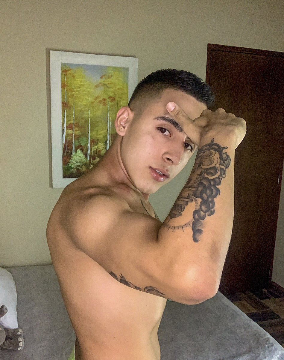 StivenCS14's tweet photo. Hey mor 👅👅 https://t.co/KNUD3NHcPe
