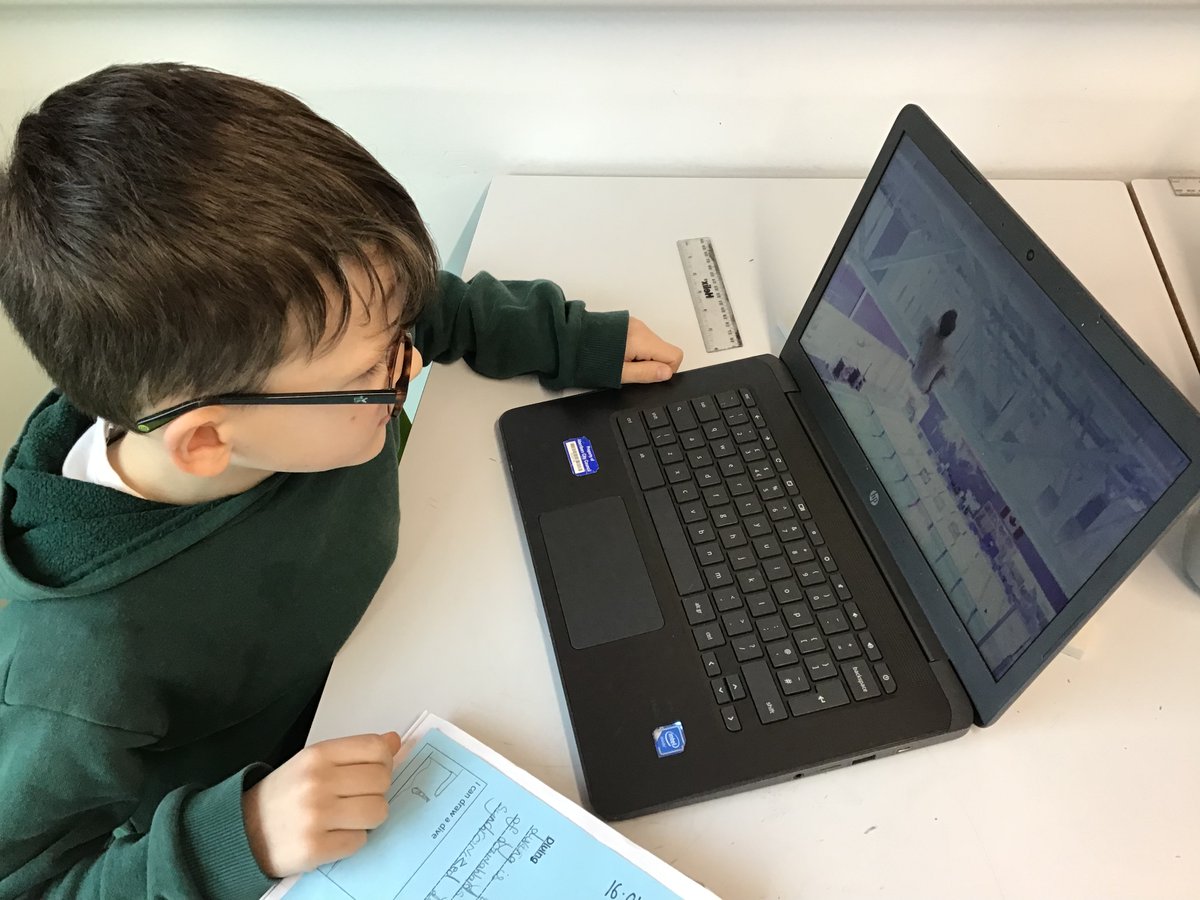 MissKSmith2's tweet photo. We enjoyed our diving skills visit from @AberdeenSportsVillage and followed up by independently researching diving. We enjoyed writing reports on diving, using our findings and our new skills #weachievetogether @Stoneywood_1 https://t.co/pHJc5kURDg
