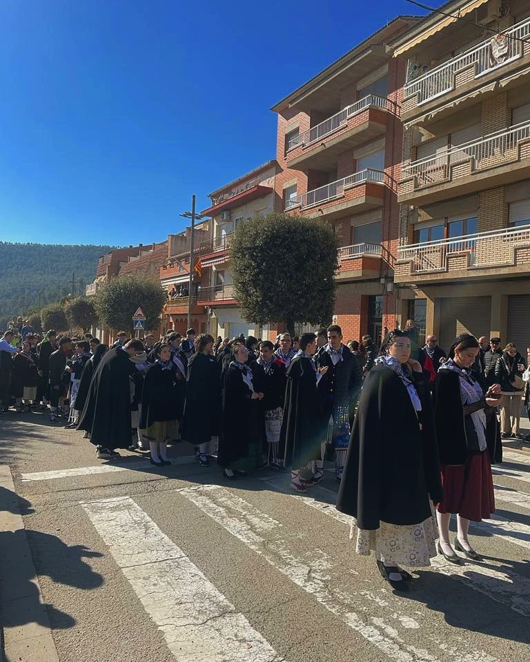 Pubillatge_cat's tweet photo. ☀️Aquest passat diumenge, un cop més el #pubillatge d'arreu va participar en la Festa dels #Traginers de #Balsareny 🐴.
Gràcies de nou @AjBalsareny per comptar amb totes i tots ells ✨🤗.
#Pubillatge #FTC #TradicionsCatalanes #Balsareny #traginersbalsareny https://t.co/65rIlON5IJ