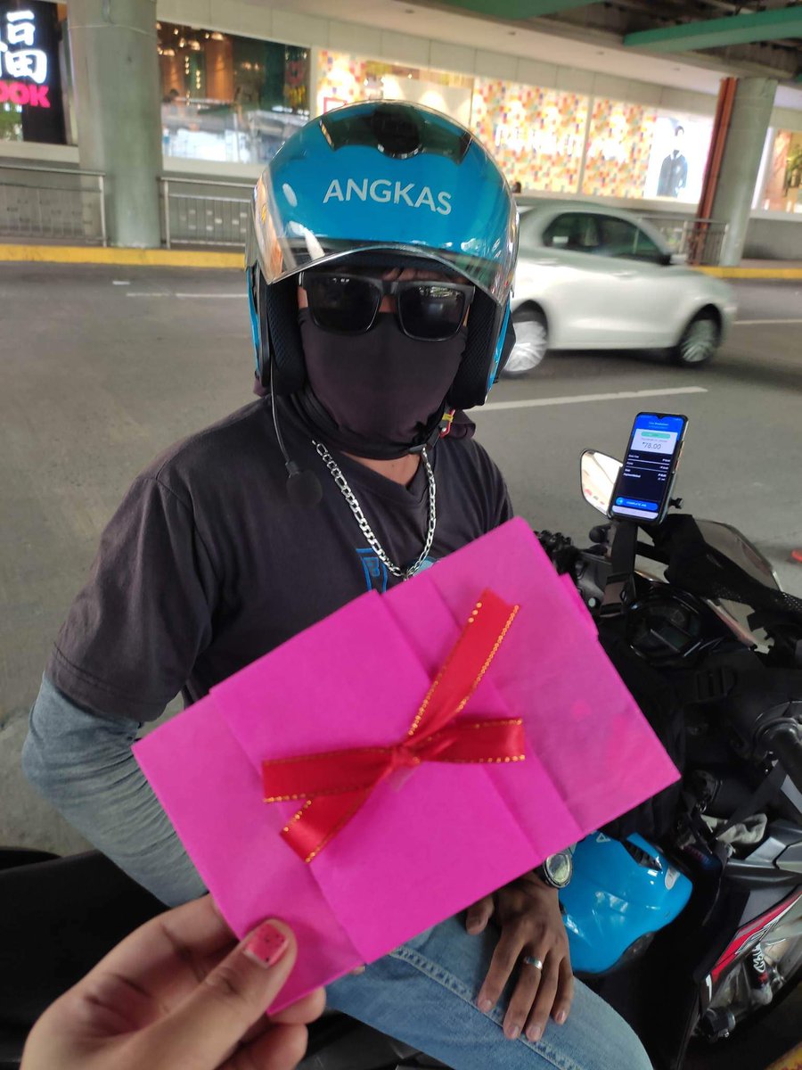 sychebun's tweet photo. Hello @angkas commend ko lang po rider nyo, anlaki po ng natipid ko this day. Maraming salamat sa pagbigay ng Valentine's Gift sa partner ko, good thing wala rin akong nabiling gift para sakanya. Labyu https://t.co/nPc5lptZbJ