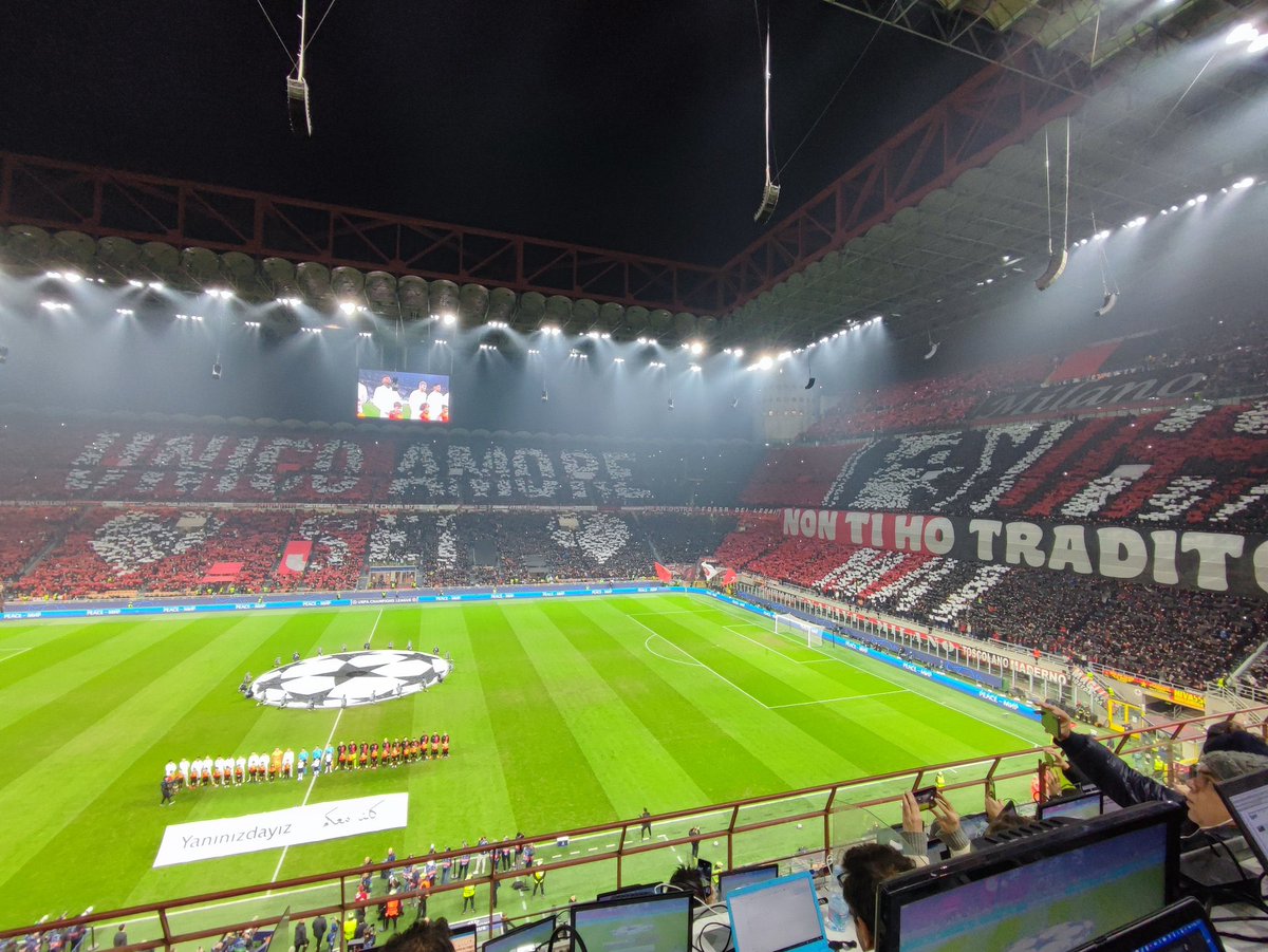 AC_MilanFR's tweet photo. Le tifo EXCEPTIONNEL ! ❤️🖤

📸 @AntoVitiello / @PBPcalcio https://t.co/eCEyyiD9u2
