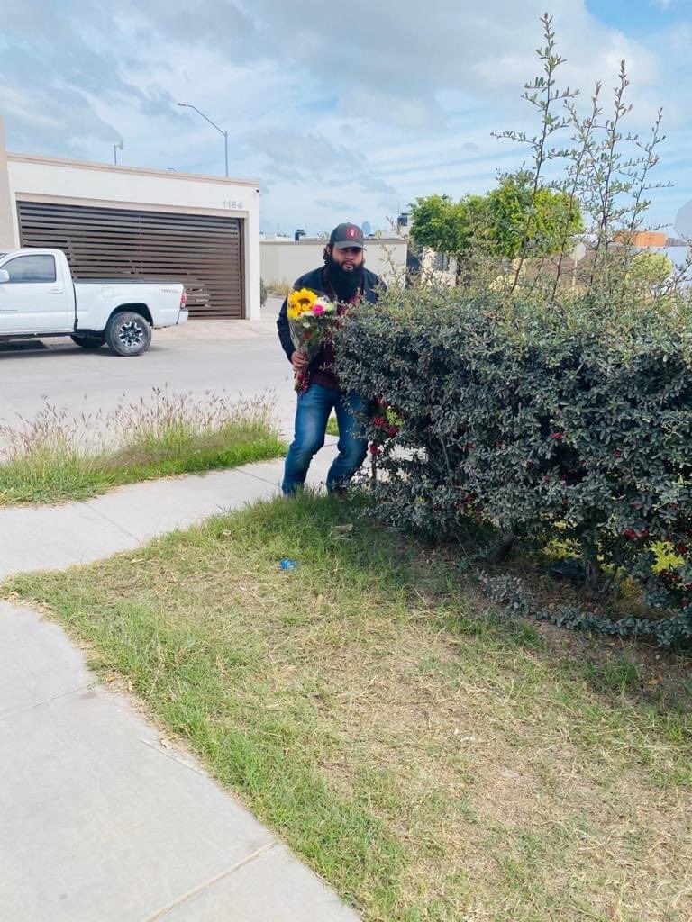 Yo esperando a que se vaya tu esposo My Love.