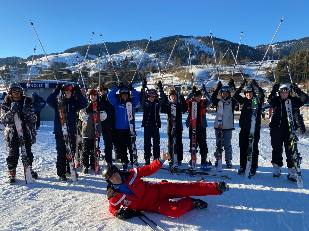 TomlinscoteTrip's tweet photo. Another amazing and beautiful day on the slopes. Getting stronger and stronger. 84 of us had lunch up the mountain together today. Here are the groups Part 1β¦β¦stay tuned for Groups Part 2! #blueskydays #amazingprogress #wedidaski https://t.co/7pjX2Iq7QS
