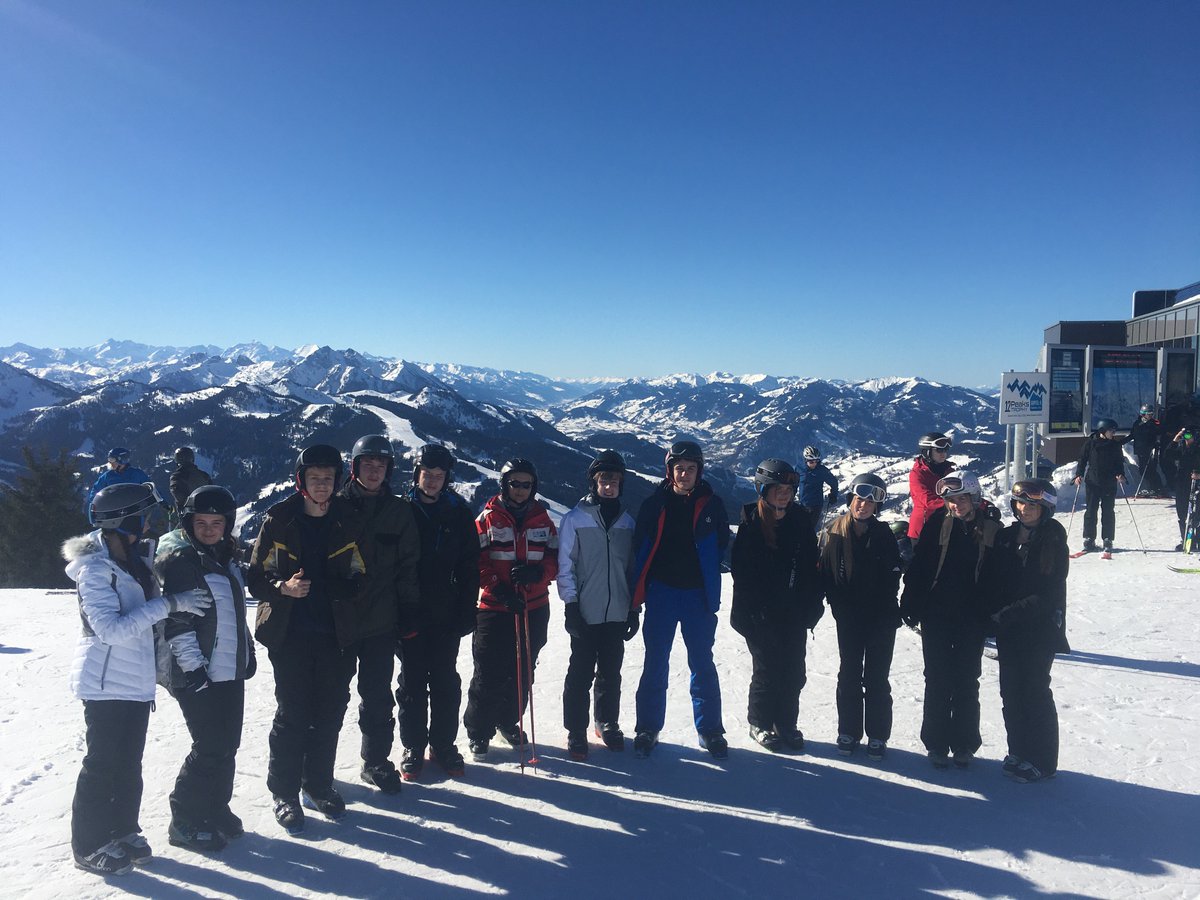 TomlinscoteTrip's tweet photo. Another amazing and beautiful day on the slopes. Getting stronger and stronger. 84 of us had lunch up the mountain together today. Here are the groups Part 1β¦β¦stay tuned for Groups Part 2! #blueskydays #amazingprogress #wedidaski https://t.co/7pjX2Iq7QS