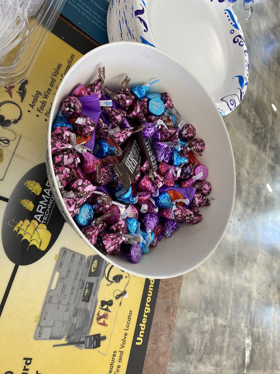 druethomp's tweet photo. @longhorninc we LOVE our customers!! Valentine’s Day lunch at our Mansfield location. Swing by any of our branch locations across the state and let us share the love ❤️ https://t.co/8x6lgMxsEa