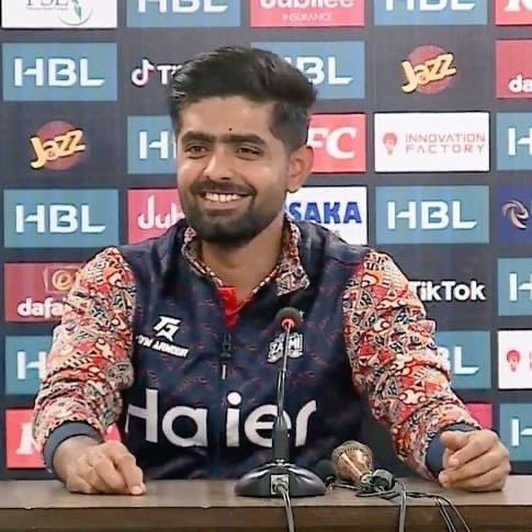 saaadiiii7's tweet photo. 6 no balls 3 catch drop ke bad b jeet gya chotyyy😉😂
#BabarAzam #KarachiKings #PSL2023 https://t.co/yf1s4BgdAz