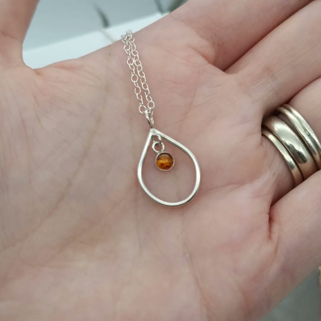Add a touch of elegance to your jewellery collection with this stunning handmade sterling silver necklace featuring a beautiful amber gemstone
buff.ly/3sCAfta 

 #elegantaccessories #SBS #MHHSBD #BizBubble