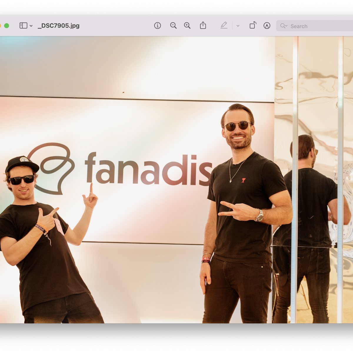 KryptoSherlockk's tweet image. Niedawno @rafal_zaorski wypowiedział wojnę polskim projektom wiec postanowiłem przyłączyć się do śledztwa i opowiedzieć wam o tym jak panowie @BartekSibiga i @jakubex dokonali cash grabu na ponad 40 milionów PLN. 

Gotowi?  Zostawcie ❤️ RT i jedziemy z tematem 👇