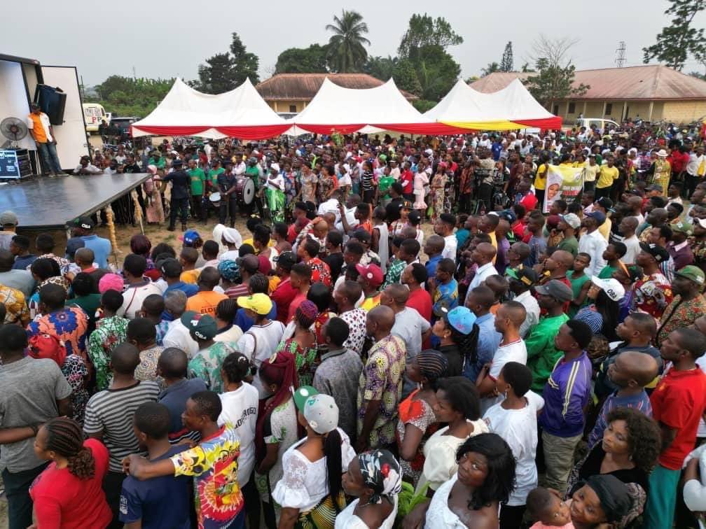 YPPAKS's tweet photo. Ikot EKPENE YPP WARD TO WARD GOVERNORSHIP CAMPAIGN (phase 2)(1-6,8,9)
OBA to develop Export-oriented Raffia industry; construct spring road leading to Goretti Girls Sec. school, Uruk uso-Ikot  Abia Ossom, Ikot Abia Idem-mbiaso Bridge, etc. @SenatorOba @YPPNational @NigeriaGov https://t.co/hYusioQBsM
