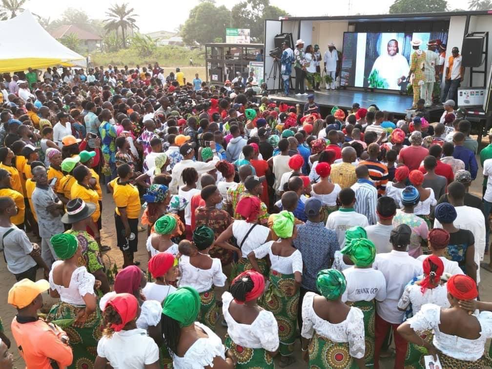 YPPAKS's tweet photo. Ikot EKPENE YPP WARD TO WARD GOVERNORSHIP CAMPAIGN (phase 2)(1-6,8,9)
OBA to develop Export-oriented Raffia industry; construct spring road leading to Goretti Girls Sec. school, Uruk uso-Ikot  Abia Ossom, Ikot Abia Idem-mbiaso Bridge, etc. @SenatorOba @YPPNational @NigeriaGov https://t.co/hYusioQBsM