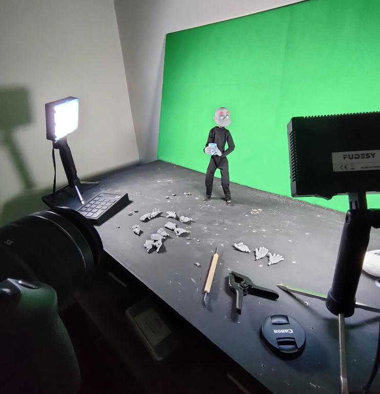 Great things are already underway with Aardman's stop-motion 2 students.

Here are a few snaps of our hands and our chimera action in play. Grab your very own set on the website. 👍💜🎬

#puppetry #puppetmaking #stopmotioncommunity
