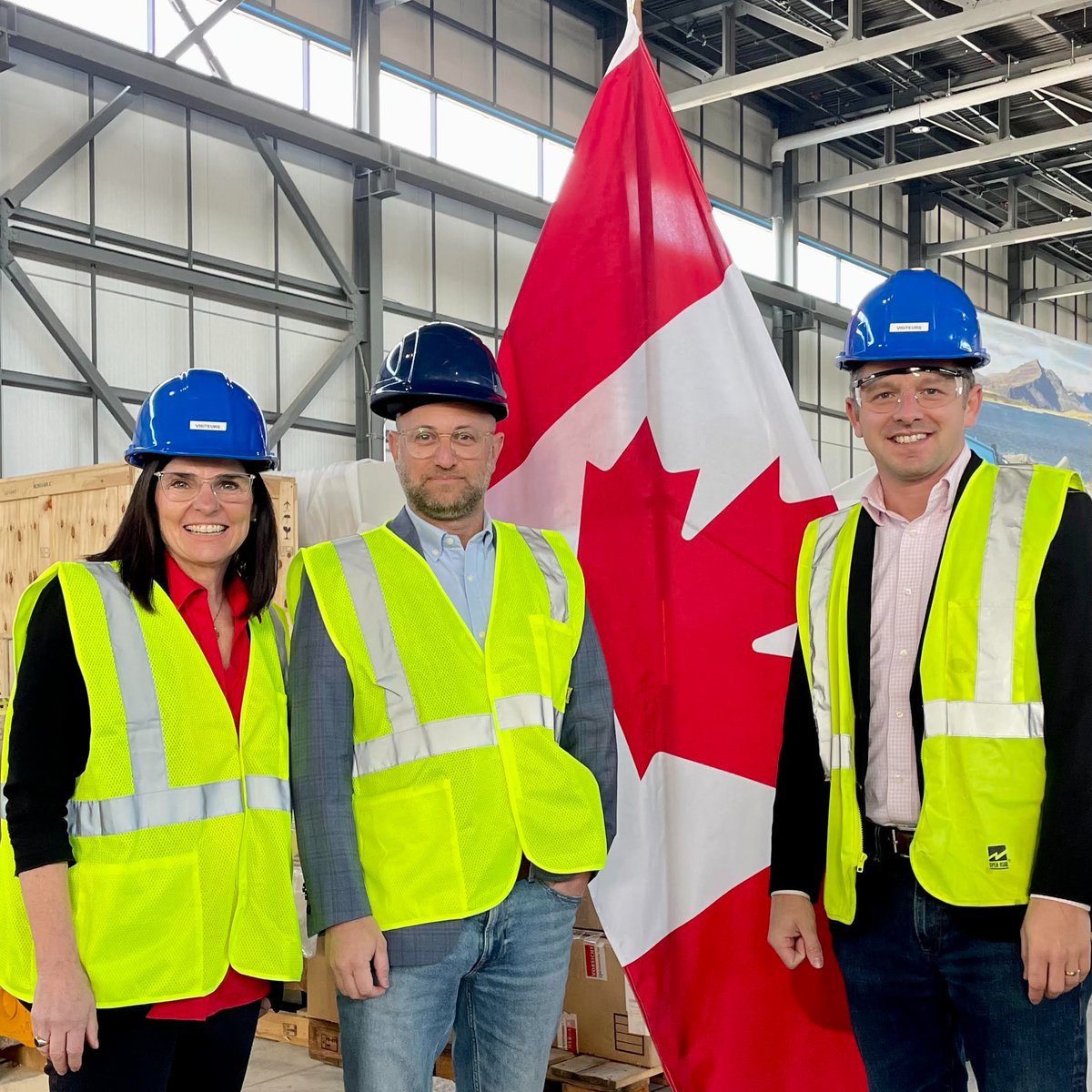 FieldlessFarms's tweet photo. This investment will help with the deployment of a world-leading produce-growing system and the development of a fully automated in-house processing and packaging line for the production of environmentally sustainable, high-quality, domestic leafy-green food products. 🌱 https://t.co/UkO21llqH1